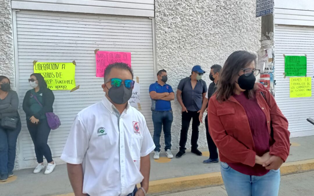 Profesores agremiados al SUTDCEO exigen al gobierno del estado la liberación de sus 19 compañeros.