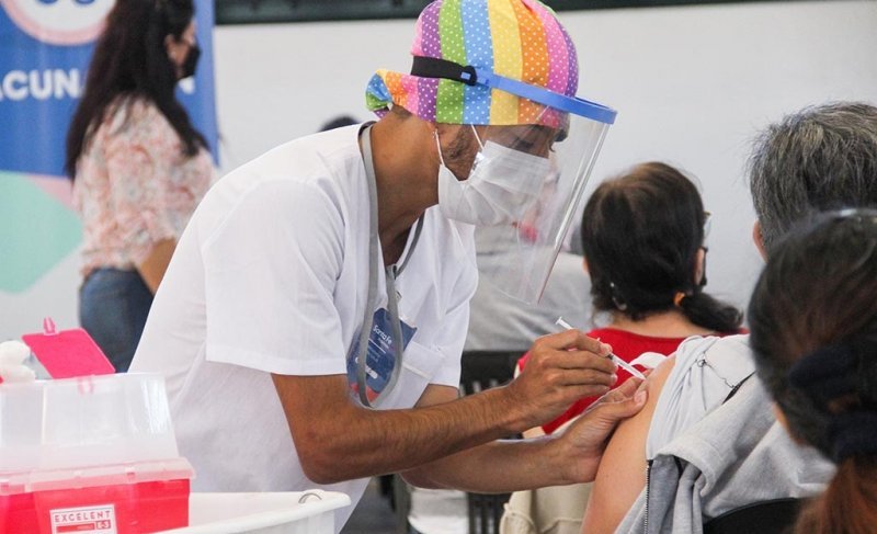 Indispensable que la población se vacune contra COVID-19