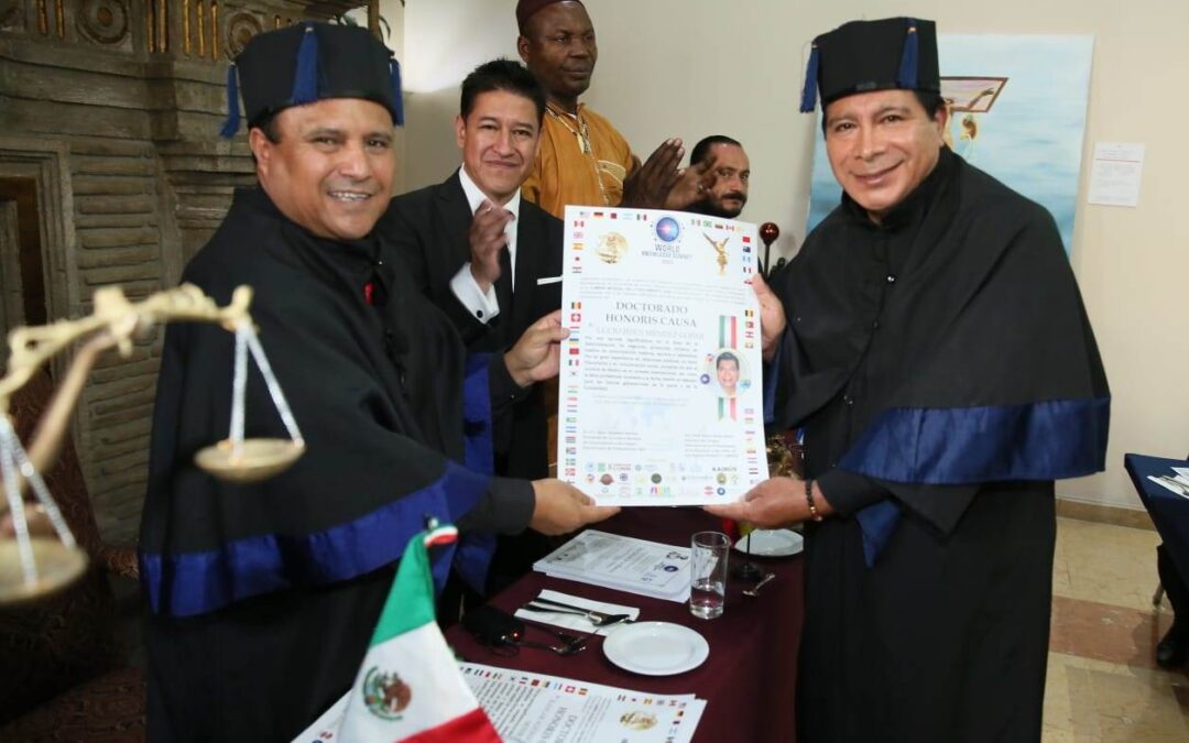 Fue Condecorado como Doctor Honoris Causa: Lucio Gopar en la capital del país.