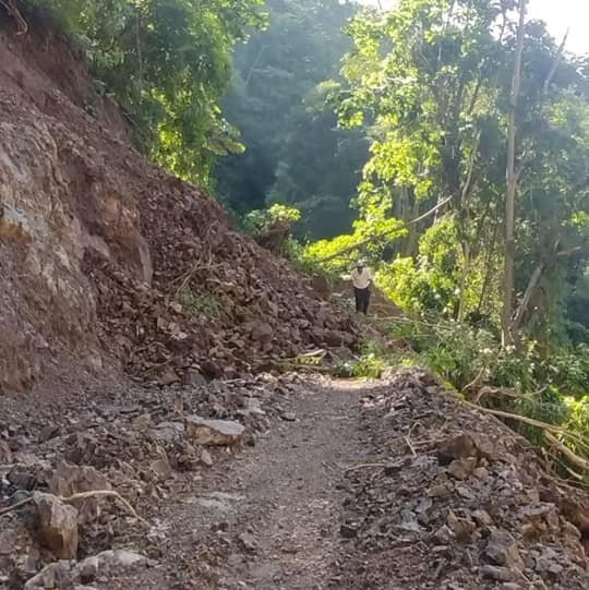 Llevan tres meses incomunicados habitantes de piedra blanca, Pluma Hidalgo, y el edil ni sus luces