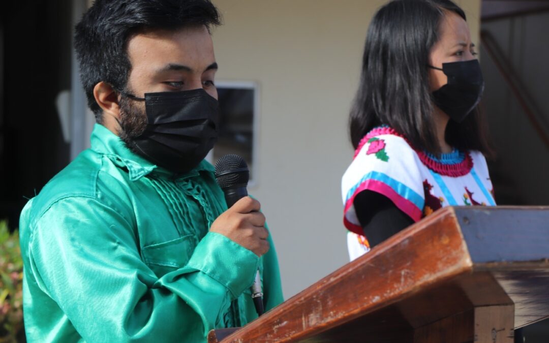 Con entonación del Himno Nacional Mexicano en lengua chatina,  celebra la UTSSO el Día Internacional de los Pueblos Indígenas