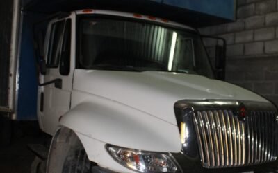 Tras cateo en Huajuapan de León, Fiscalía de Oaxaca recupera mercancía robada y asegura un camión