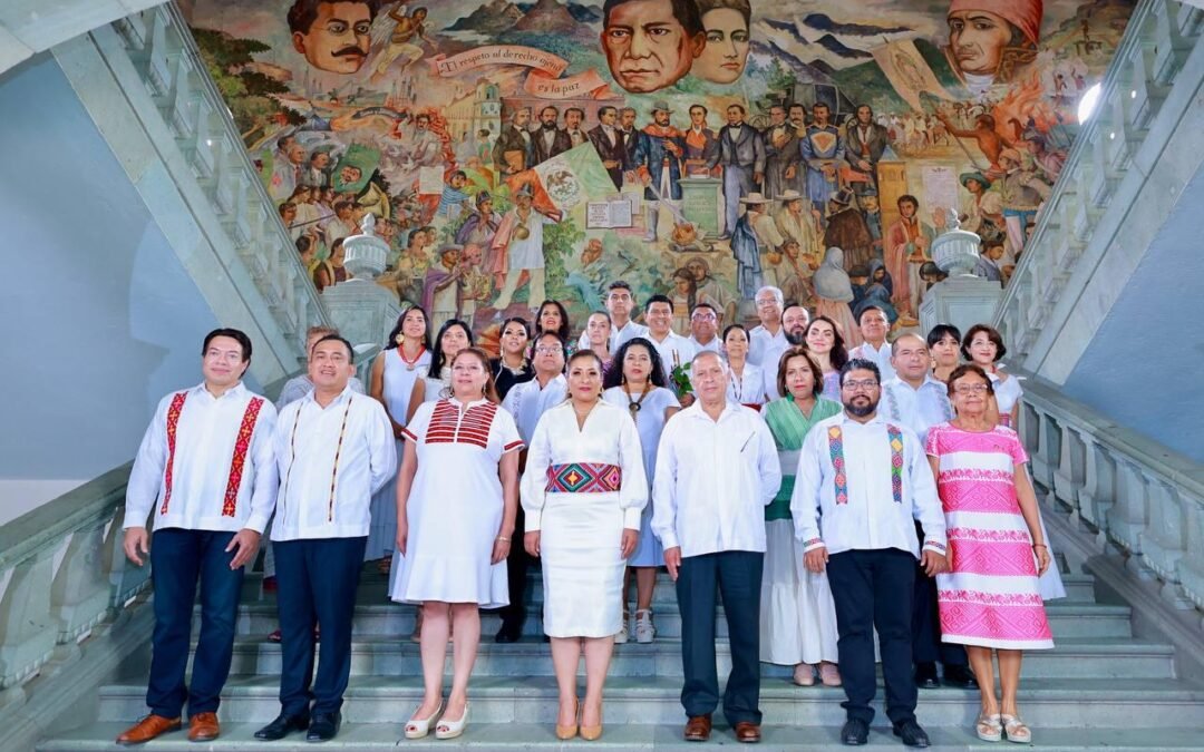 Gobernador de Oaxaca, Salomón Jara toma protesta a titulares del Gabinete Legal