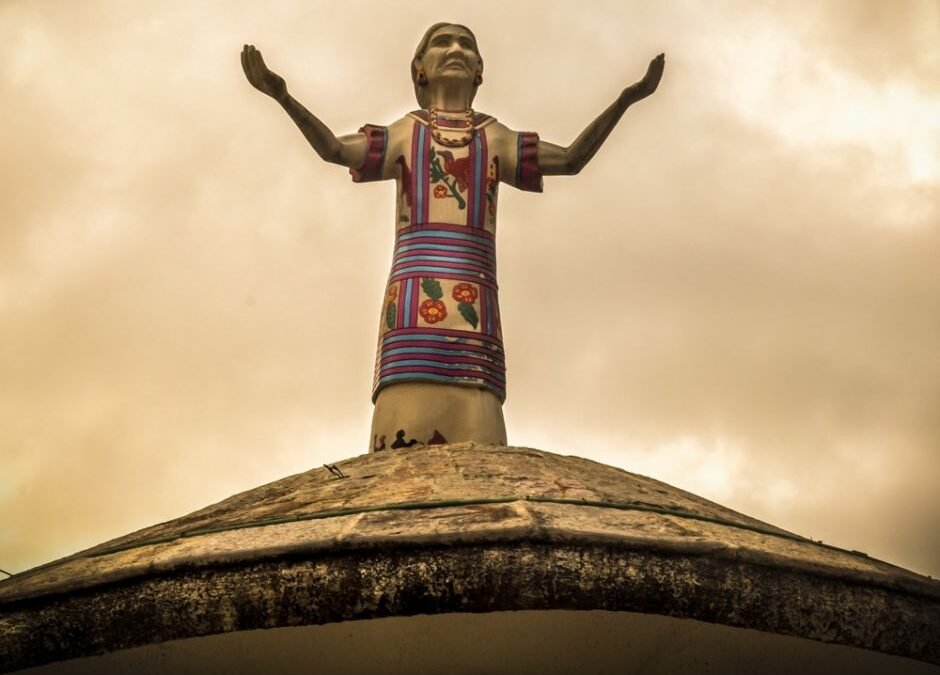 Tierra de los Hongos Alucinógenos por Excelencia es Huautla de Jiménez y un Homenaje a la Diseñadora Textil: Lety Borja, creadora de prendas etnofashion.
