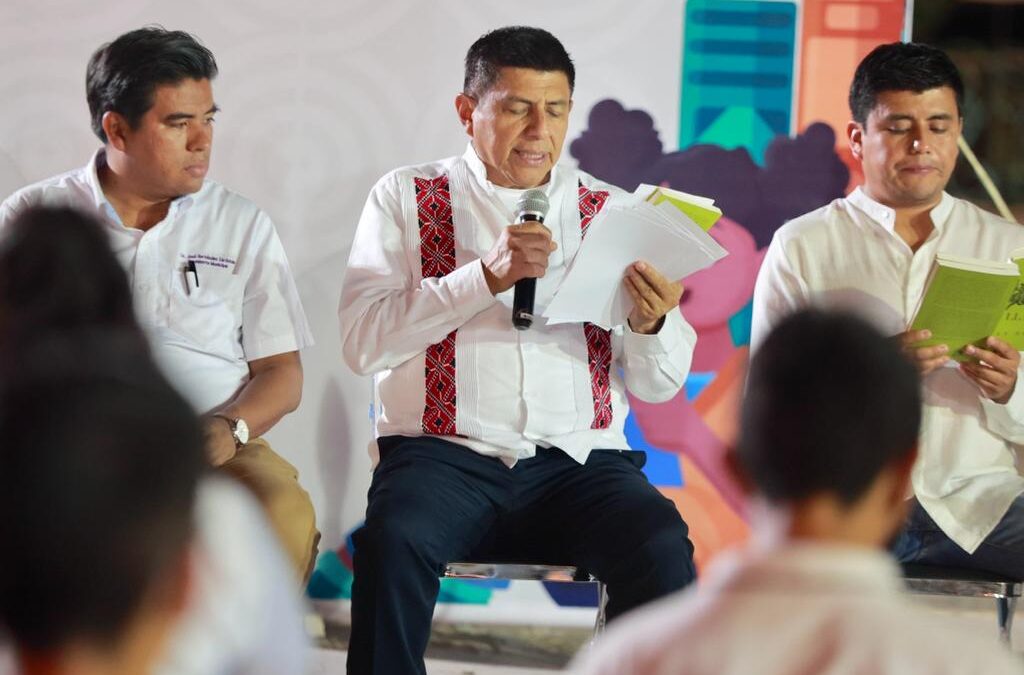Encabeza Gobernador de Oaxaca programa Fomento a la Lectura  en Santa María Huatulco