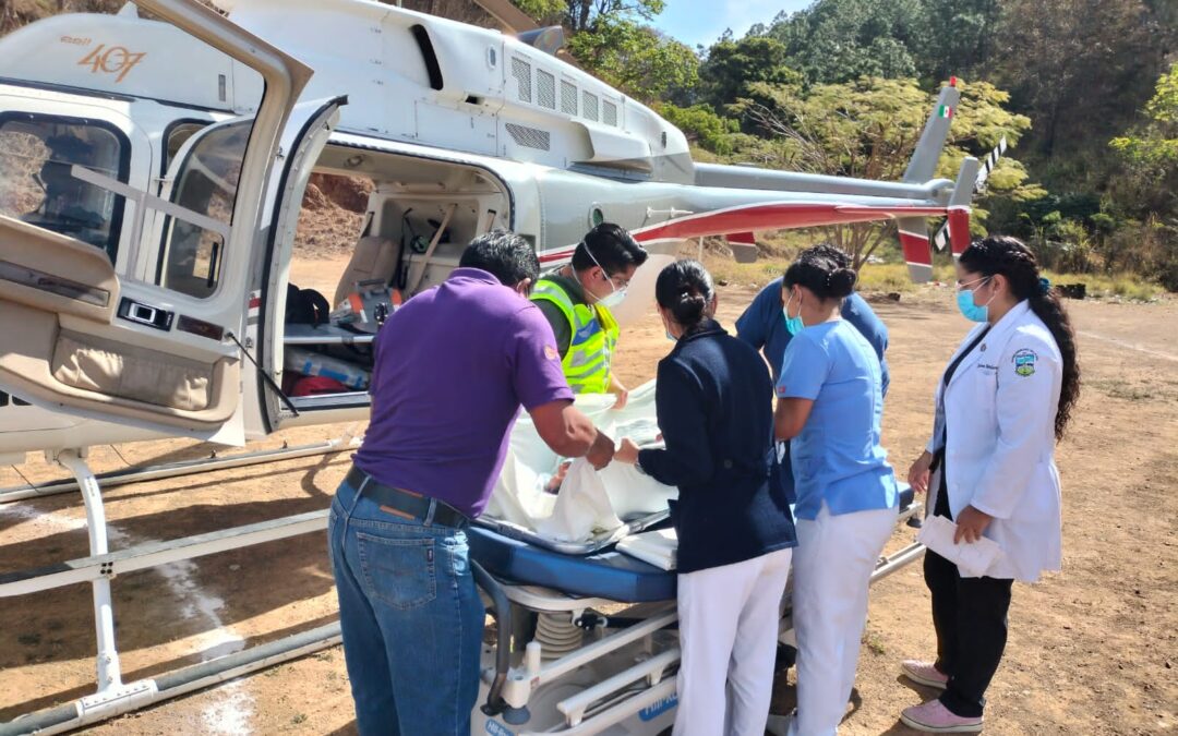 Helicóptero del Gobierno del Estado traslada a joven mujer con embarazo de alto riesgo