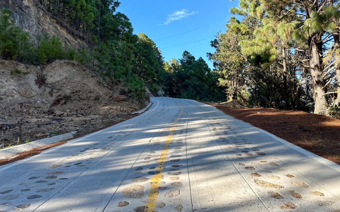 La construcción y dignificación de los caminos en Oaxaca siguen su marcha