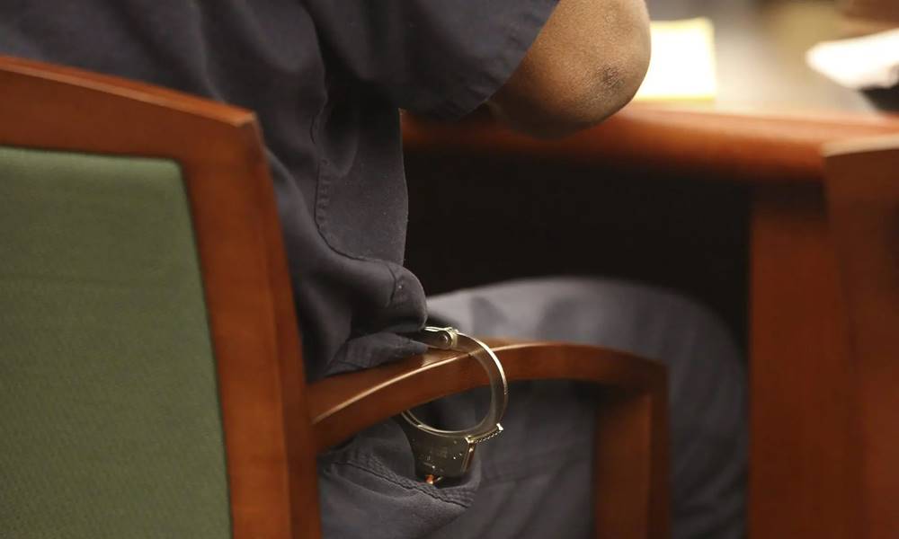 Dan 25 años de cárcel a ginécologo “depredador”; más de 200 pacientes lo denunciaron por abuso sexual