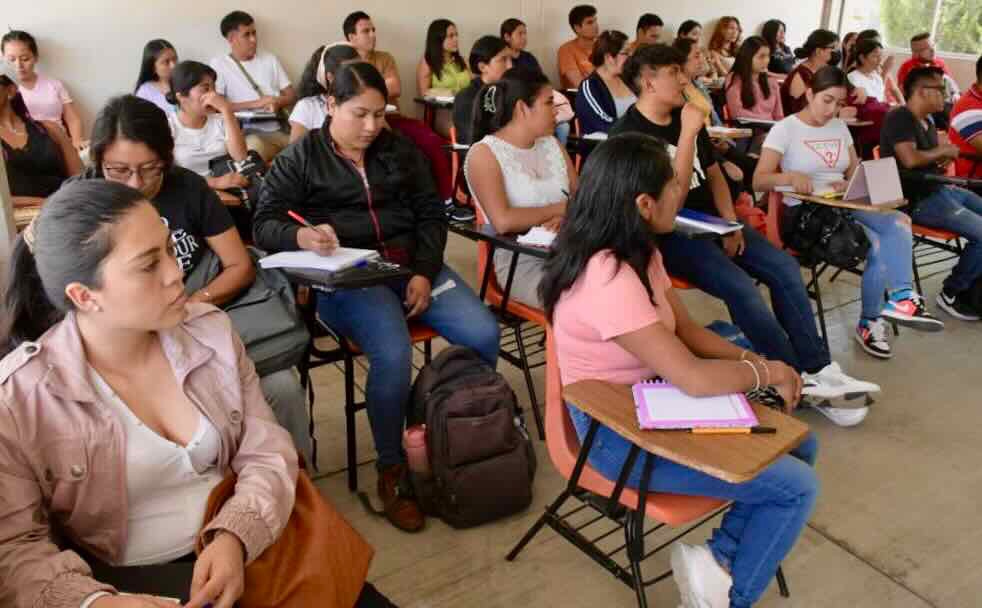 Iniciará contratación de egresados normalistas en Oaxaca; cumplen con procedimiento establecido en la convocatoria