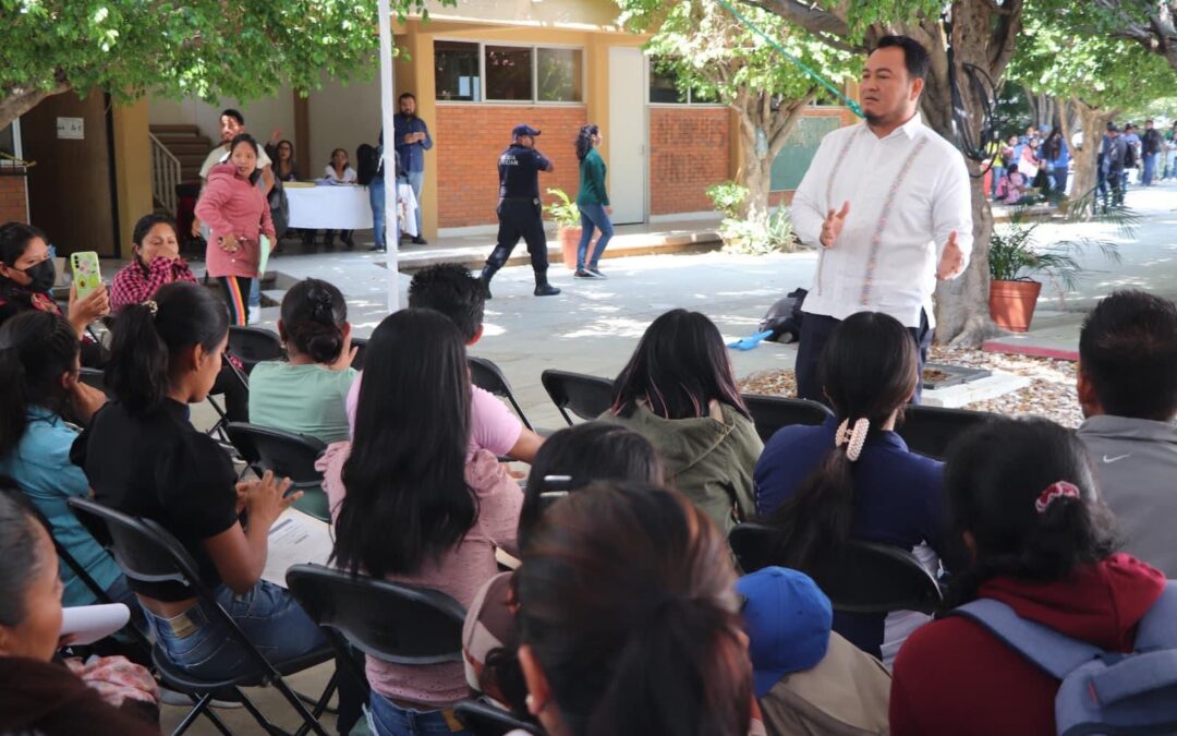 Cumple IEEPO entrega de beca mensual de la Estrategia Nacional de Iniciación a la Docencia en el Medio Indígena