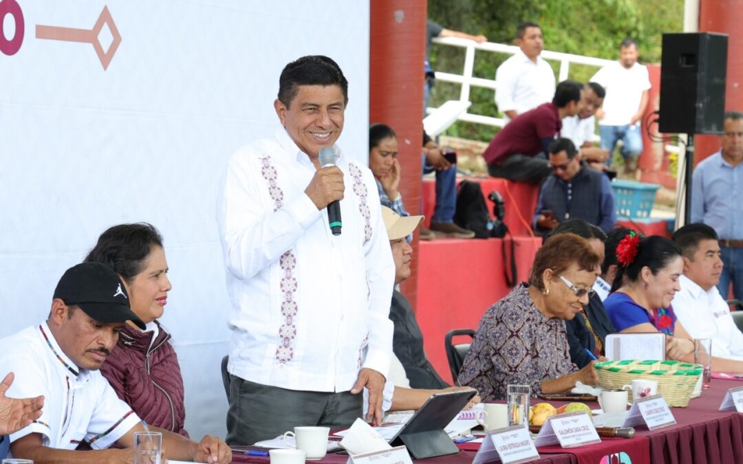 Anuncia Salomón Jara apoyos a Santiago Comaltepec por más de 4 mdp