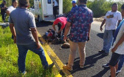 Fuerte accidente, pasando el Puente de Todos Santos en Santa María Huatulco