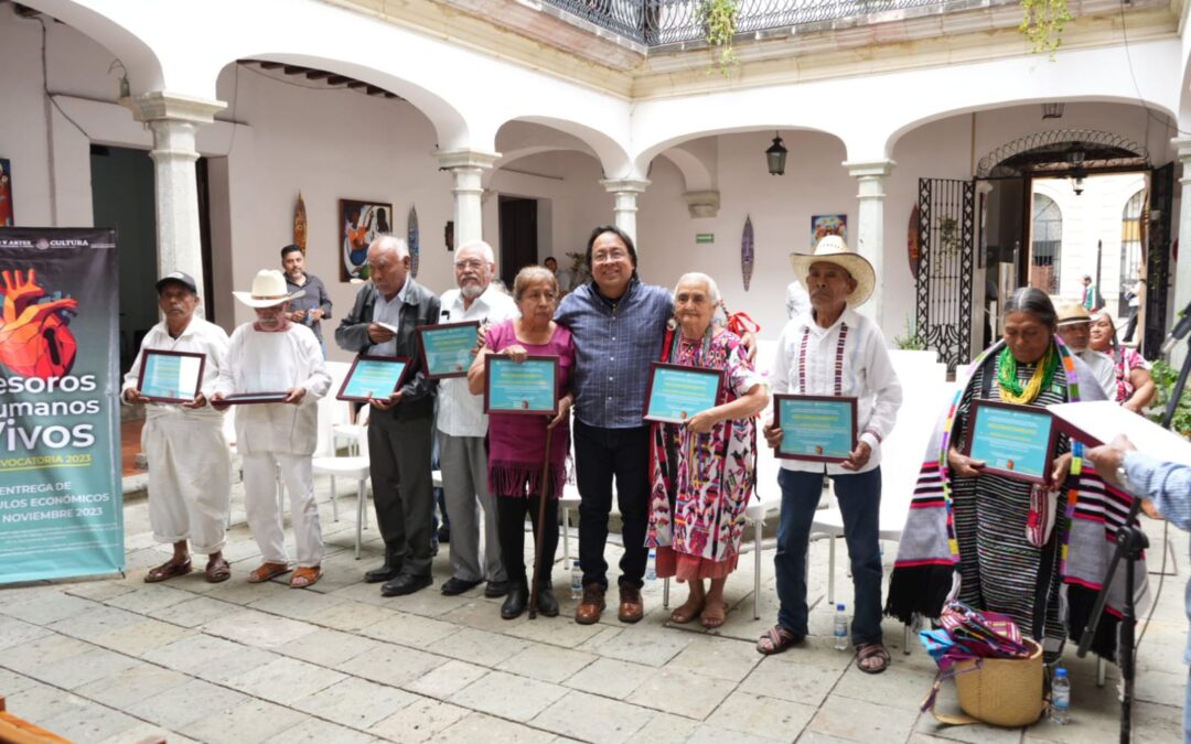 Reconoce Gobierno del Estado a personas promotoras de la riqueza cultural de Oaxaca