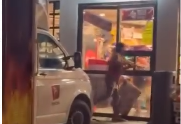 Enfrentamiento violento en Oxxo del centro en Bahías de Huatulco.