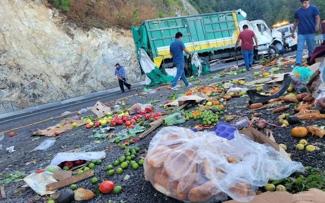 FUERTE ACCIDENTE EN LA NUEVA AUTOPISTA PUERTO ESCONDIDO – OAXACA