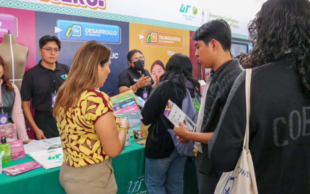 Oferta educativa de la UTVCO atrae a estudiantes de nivel medio superior en Exporienta 2024