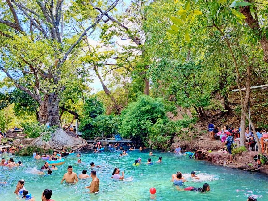 Santiago Laollaga y su Ojo de Agua, un balneario natural y José Figueroa un Activista Fuera de Serie.