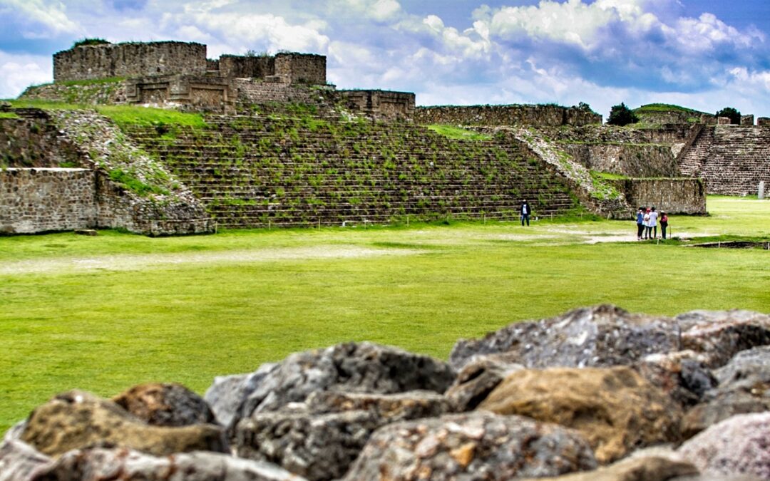 Monte Albán, tesoro milenario de México y Roberto Méndez Gopar pionero en la Sonoterapia en México.