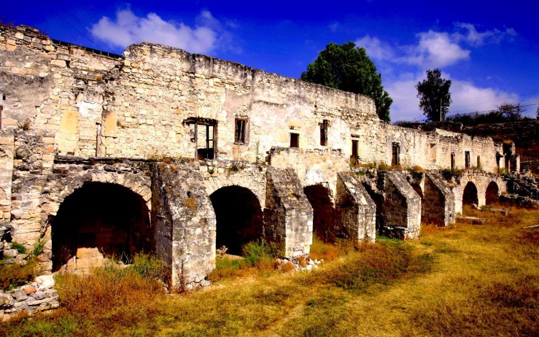 El Gran Teposcolula y rodeado de bellezas naturales e históricas y su Artista Plástico Eddy Balám