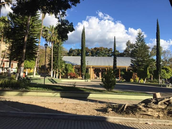 Un paso por Santa María Sola de Vega, con ritmo de fe y alegría en la Ruta al Santuario de Juquila y la Diseñadora Textil Gabriela Avendaño Calvo.