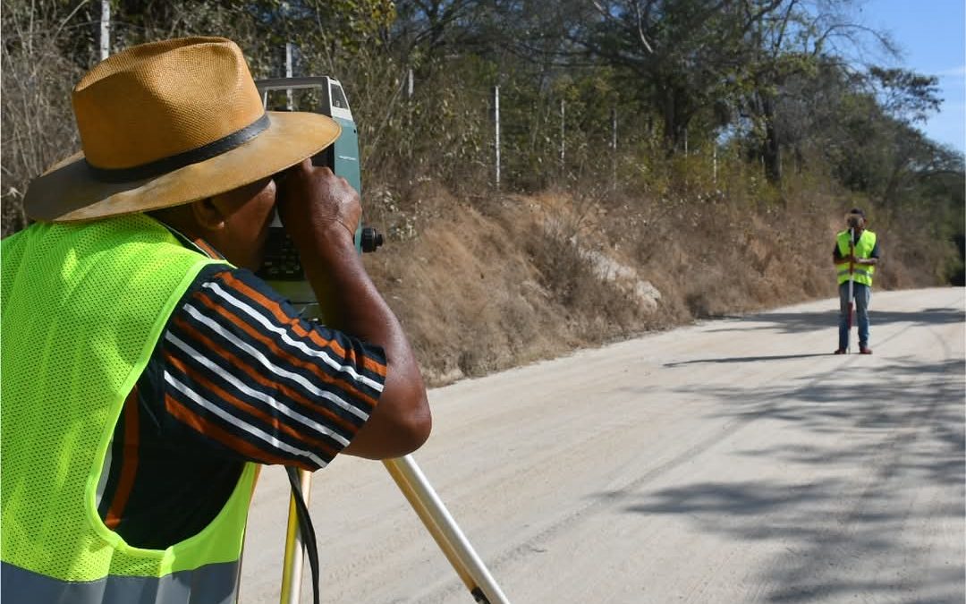 Iniciamos la pavimentación de la calle Guarumbo en Santa María Huatulco