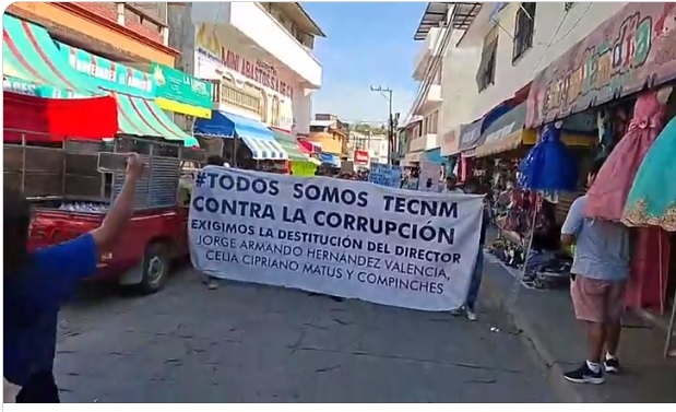 ¡ESTALLA LA VOZ ESTUDIANTIL EN POCHUTLA!