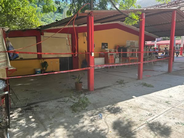 #COBAO 22 se queda sin cafetería; estudiantes los afectados.