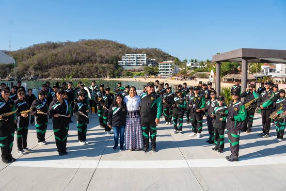 Banda de música recibe al crucero #Coral Princess a Santa Cruz #Huatulco