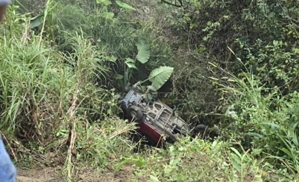 Brinda Gobierno de Oaxaca atención a personas lesionadas en accidente automovilístico en Sierra de Flores Magón