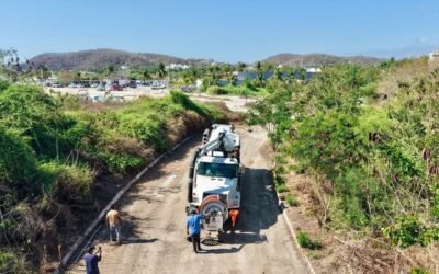 Desazolve en Marina Chahué, Huatulco