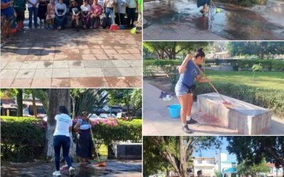 Trabajos de limpieza en el Parque Central, La Crucecita. Huatulco