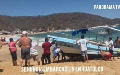 Turistas y prestadores de servicios rescatan Embarcación voltea en Huatulco