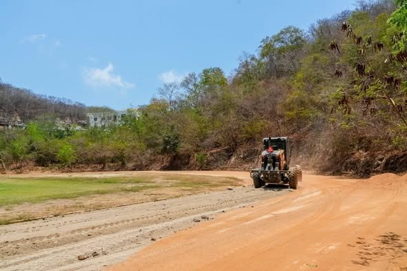 Iniciamos con la rehabilitación de la pista de atletismo en la unidad deportiva de Santa Cruz Huatulco: Julio Cárdenas