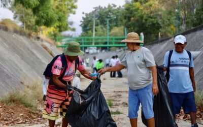 Llevamos a cabo una jornada de limpieza en el canal del Sector #U2 Norte