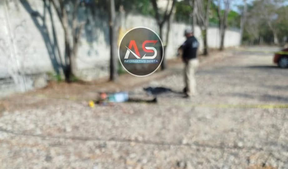 Encuentran persona sin vida en el estacionamiento de autobuses de #Huatulco.