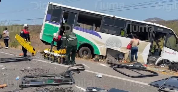 Se reporta grave accidente de autobús Istmeño.