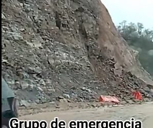 Se derruba el cerro de la carretera federal tramo Pochutla a #Huatulco