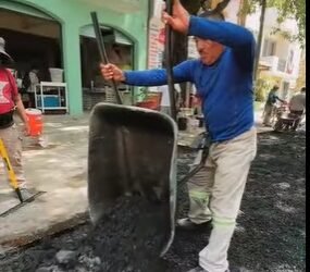 Concluyen trabajos de bacheo en la calle Palo Verde, Sector H de Huatulco