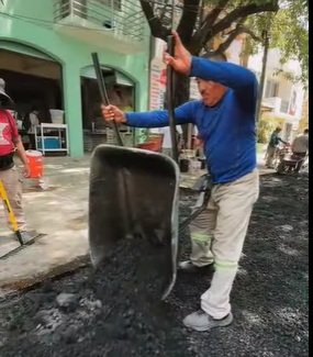 Concluyen trabajos de bacheo en la calle Palo Verde, Sector H de Huatulco