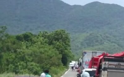 FINALIZA BLOQUEO CARRETERO SALINA-HUATULCO