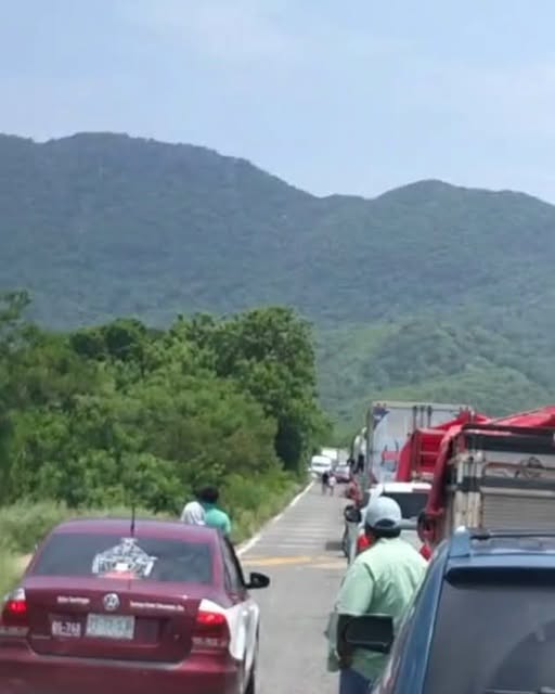 FINALIZA BLOQUEO CARRETERO SALINA-HUATULCO