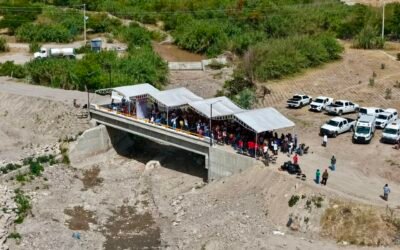 Inaugura Gobernador de Oaxaca puente vehicular en Mitla que mejora el desplazamiento de la población